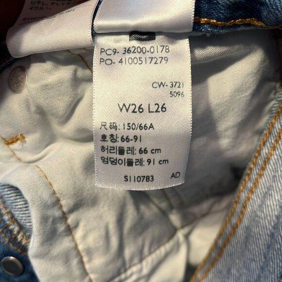 Levi's 501 Straight Ankle Cropped Jeans with Distressed Knee - Picture 6 of 9